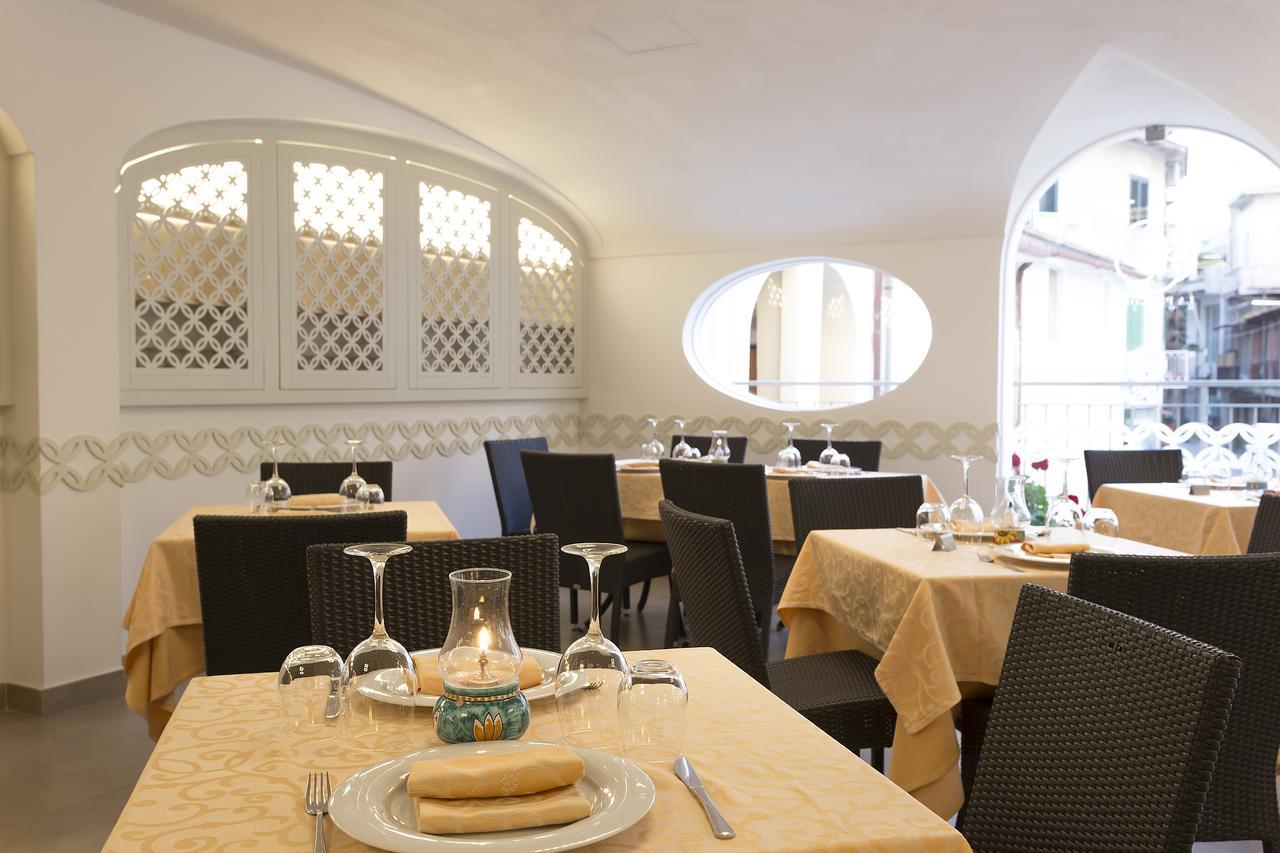 Hotel La Pergola Santa Maria di Castellabate Buitenkant foto